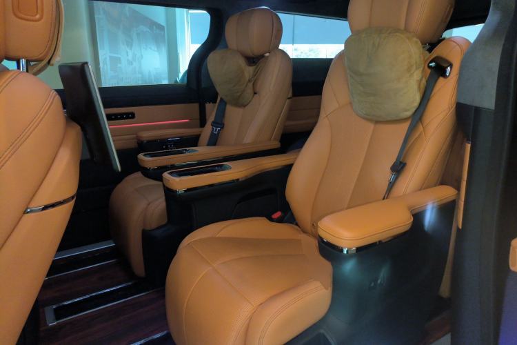 Used Geely Galaxy LEVC L380 2024 140-Degree 6-Seater All-Wheel-Drive Ultra Left Rear Seat