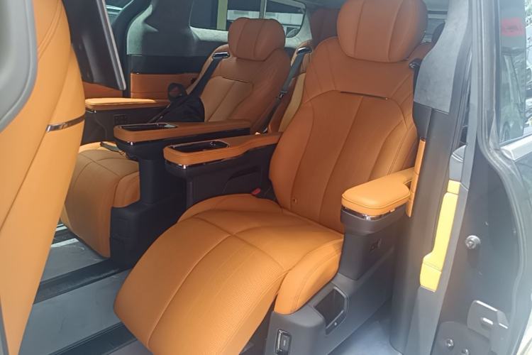 Used Geely Galaxy LEVC L380 2024 140-Degree 6-Seater All-Wheel-Drive Ultra Left Rear Seat