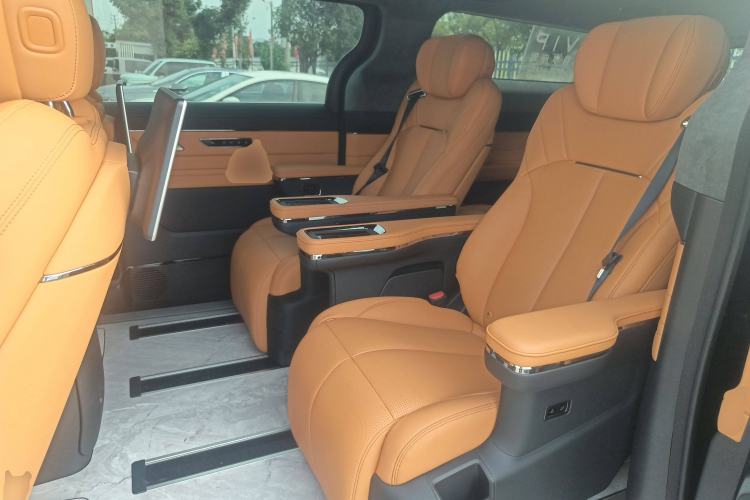 Used Geely Galaxy LEVC L380 2024 140-Degree 6-Seater All-Wheel-Drive Ultra Left Rear Seat