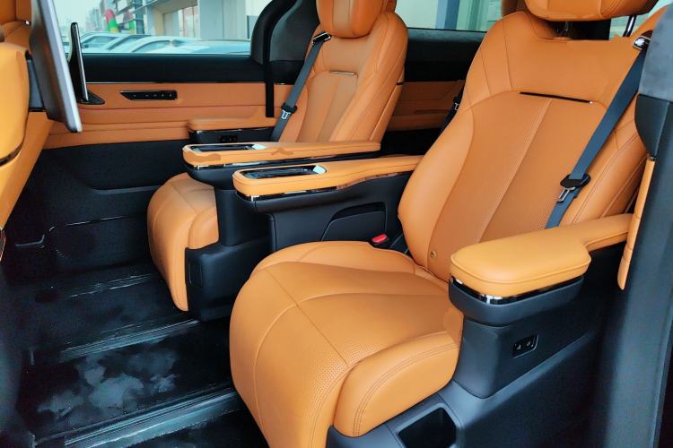 Used Geely Galaxy LEVC L380 2024 140-Degree 6-Seater All-Wheel-Drive Ultra Left Rear Seat