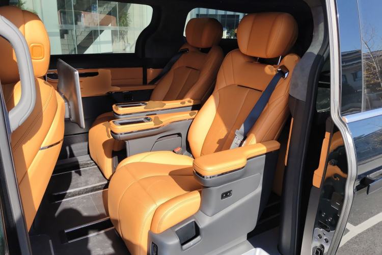 Used Geely Galaxy LEVC L380 2024 140-Degree 6-Seater All-Wheel-Drive Ultra Left Rear Seat