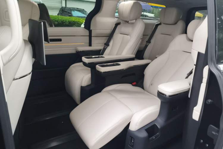 Used Geely Galaxy LEVC L380 2024 140-Degree 6-Seater All-Wheel-Drive Ultra Left Rear Seat