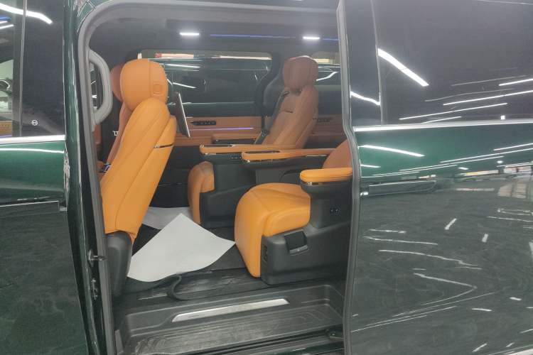 Used Geely Galaxy LEVC L380 2024 140-Degree 6-Seater All-Wheel-Drive Ultra Left Rear Seat