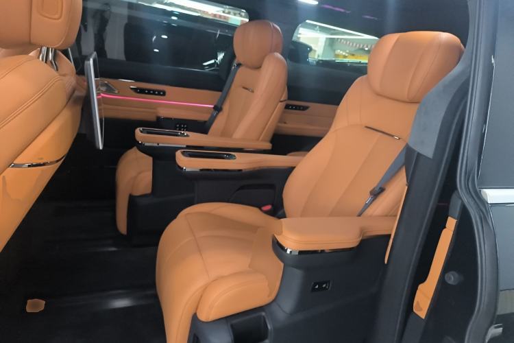 Used Geely Galaxy LEVC L380 2024 140-Degree 6-Seater All-Wheel-Drive Ultra Left Rear Seat