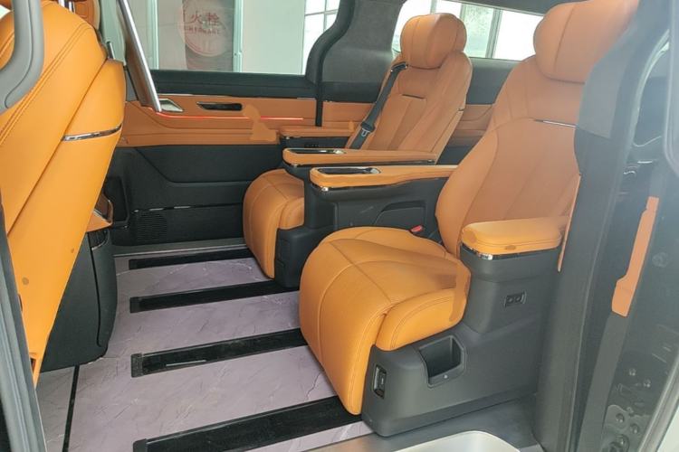 Used Geely Galaxy LEVC L380 2024 140-Degree 6-Seater All-Wheel-Drive Ultra Left Rear Seat