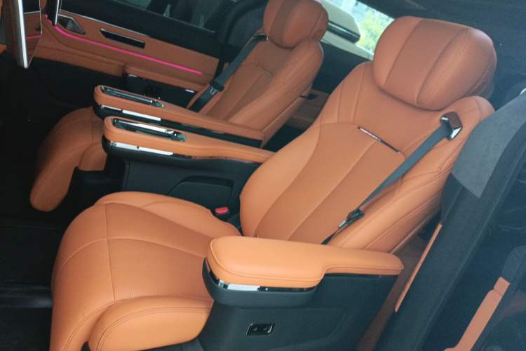 Used Geely Galaxy LEVC L380 2024 140-Degree 6-Seater All-Wheel-Drive Ultra Left Rear Seat