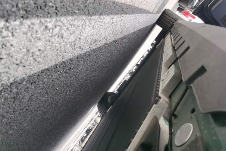 Used Geely Galaxy LEVC L380 2024 140-Degree 6-Seater All-Wheel-Drive Ultra Left Side Sill