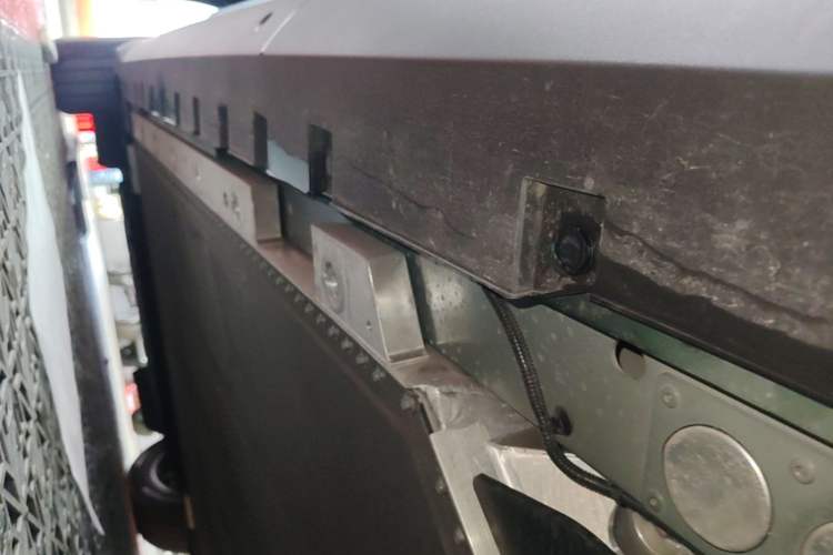 Used Geely Galaxy LEVC L380 2024 140-Degree 6-Seater All-Wheel-Drive Ultra Left Side Sill