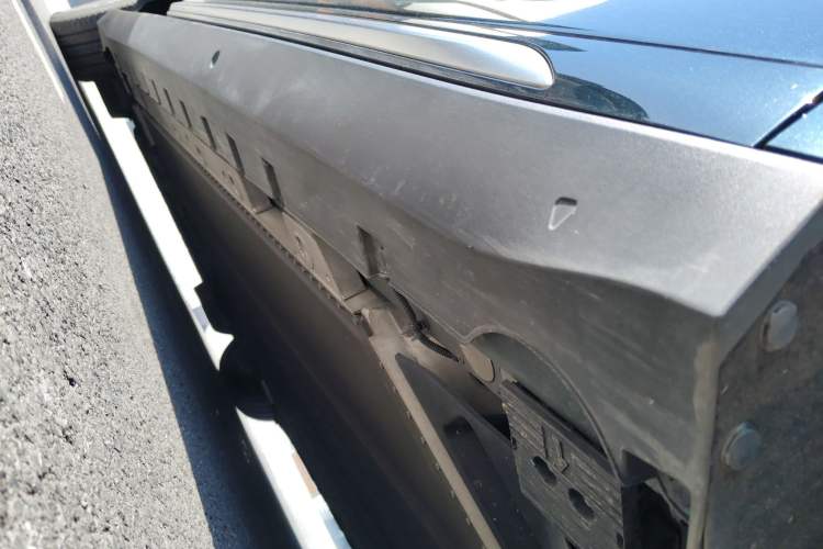 Used Geely Galaxy LEVC L380 2024 140-Degree 6-Seater All-Wheel-Drive Ultra Left Side Sill