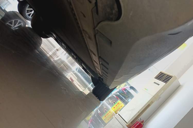 Used Geely Galaxy LEVC L380 2024 140-Degree 6-Seater All-Wheel-Drive Ultra Left Side Sill