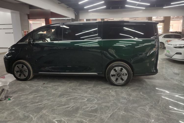 Used Geely Galaxy LEVC L380 2024 140-Degree 6-Seater All-Wheel-Drive Ultra Left Side