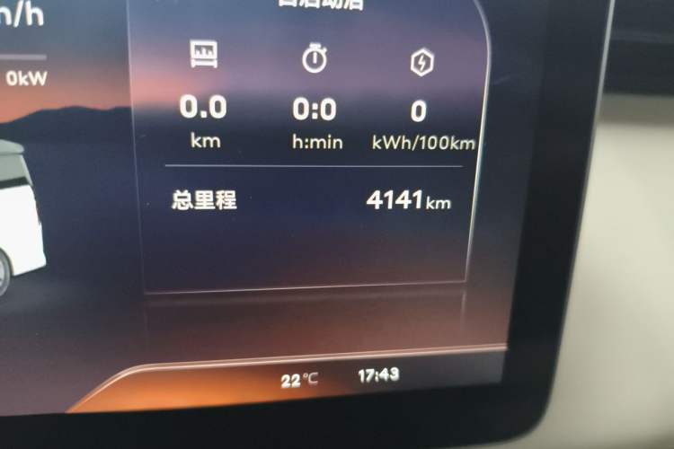Used Geely Galaxy LEVC L380 2024 140-Degree 6-Seater All-Wheel-Drive Ultra Odometer Close Up