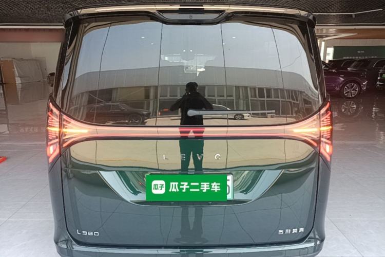 Used Geely Galaxy LEVC L380 2024 140-Degree 6-Seater All-Wheel-Drive Ultra Rear
