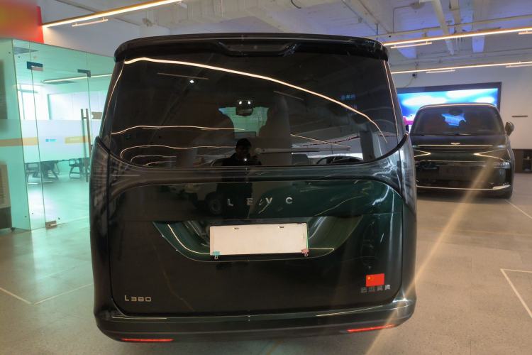 Used Geely Galaxy LEVC L380 2024 140-Degree 6-Seater All-Wheel-Drive Ultra Rear