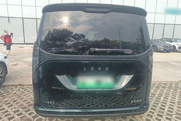 Used Geely Galaxy LEVC L380 2024 140-Degree 6-Seater All-Wheel-Drive Ultra Rear