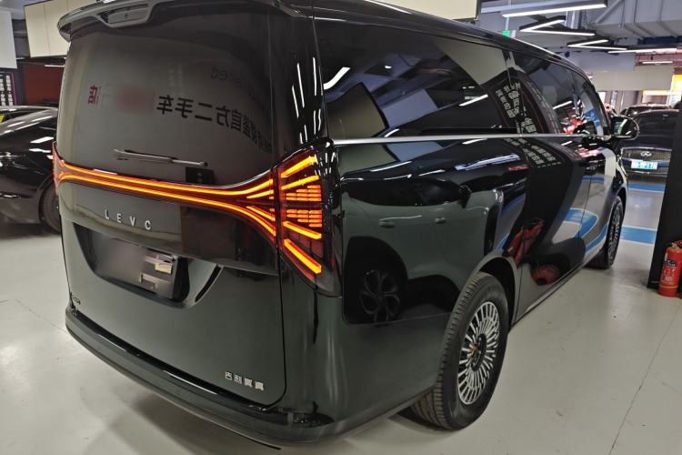 Used Geely Galaxy LEVC L380 2024 140-Degree 6-Seater All-Wheel-Drive Ultra Rear Right 45 Deg