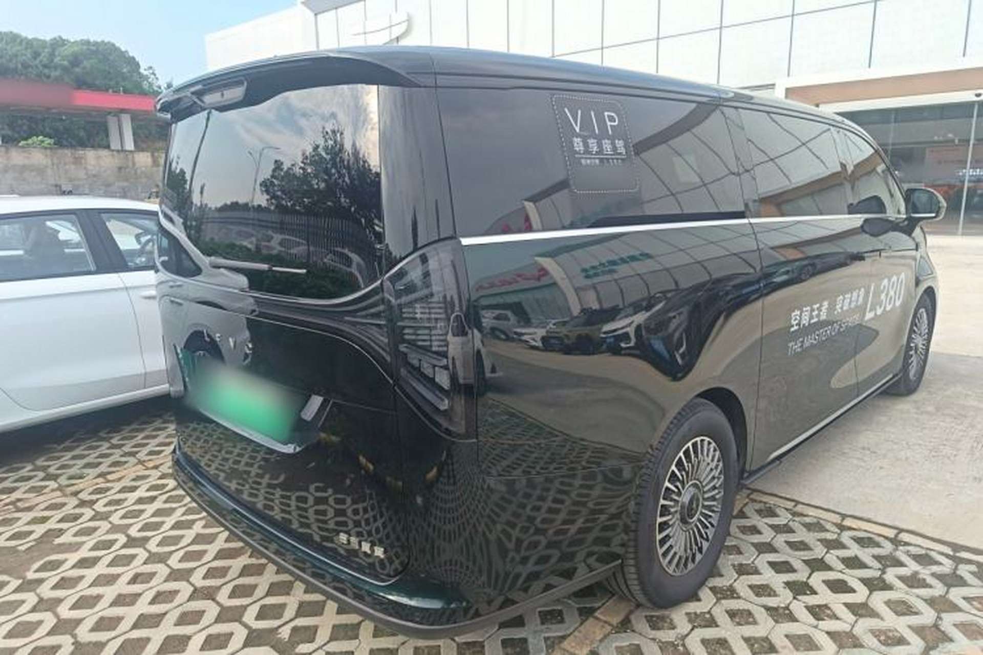 Used Geely Galaxy LEVC L380 2024 140-Degree 6-Seater All-Wheel-Drive Ultra Rear Right 45 Deg