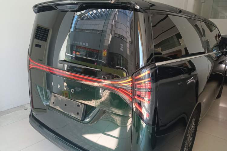 Used Geely Galaxy LEVC L380 2024 140-Degree 6-Seater All-Wheel-Drive Ultra Rear Right 45 Deg