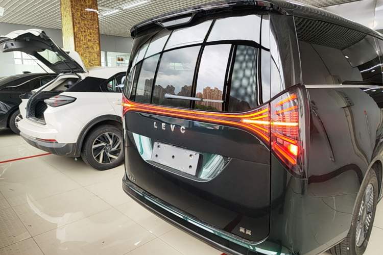 Used Geely Galaxy LEVC L380 2024 140-Degree 6-Seater All-Wheel-Drive Ultra Rear