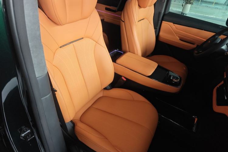 Used Geely Galaxy LEVC L380 2024 140-Degree 6-Seater All-Wheel-Drive Ultra Right Front Seat