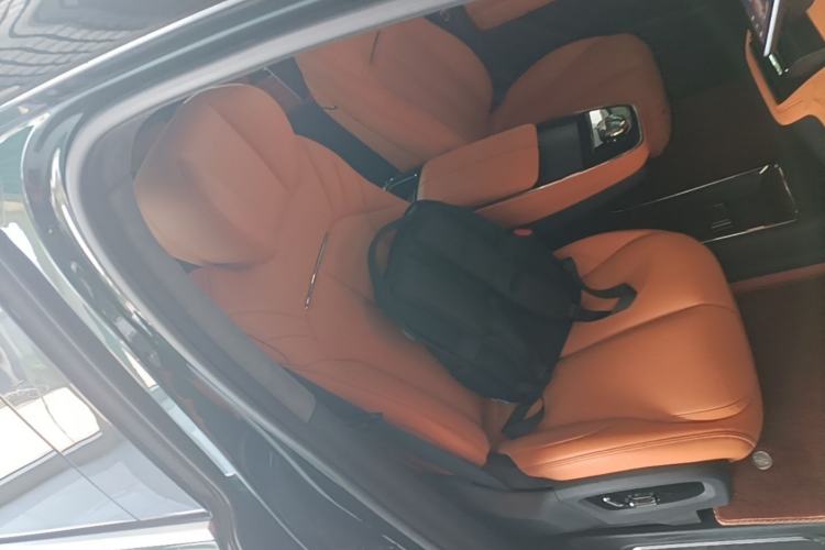 Used Geely Galaxy LEVC L380 2024 140-Degree 6-Seater All-Wheel-Drive Ultra Right Front Seat
