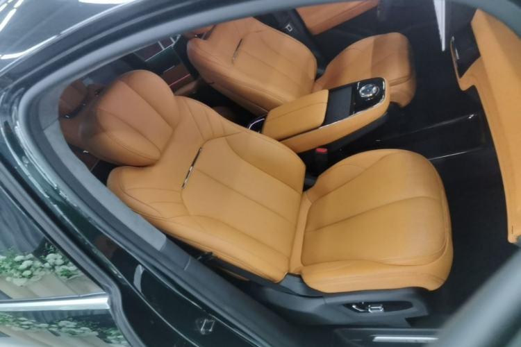 Used Geely Galaxy LEVC L380 2024 116 Degrees 6 Seats Two-Wheel Drive Pro Right Front Seat