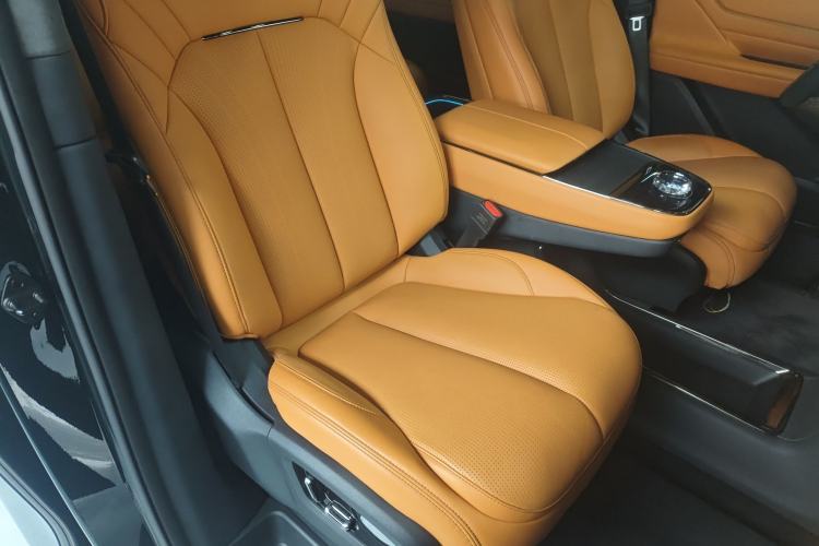 Used Geely Galaxy LEVC L380 2024 116 Degrees 6 Seats Two-Wheel Drive Pro Right Front Seat