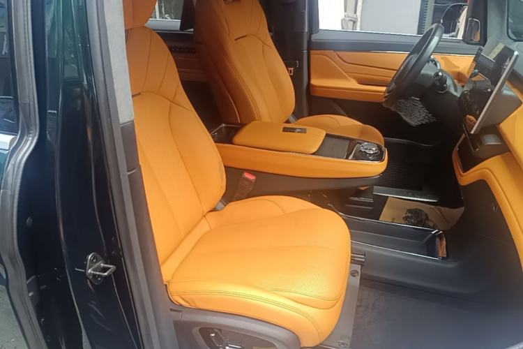Used Geely Galaxy LEVC L380 2024 140-Degree 6-Seater All-Wheel-Drive Ultra Right Front Seat