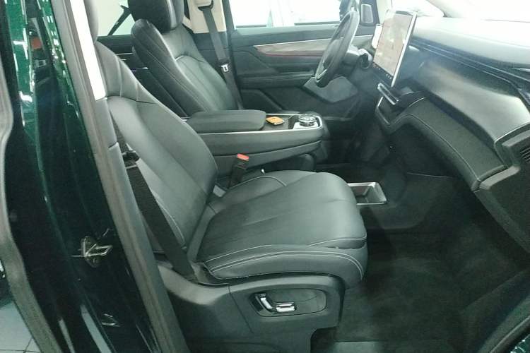 Used Geely Galaxy LEVC L380 2024 100 kWh 6-Seater Two-Wheel Drive Air Right Front Seat