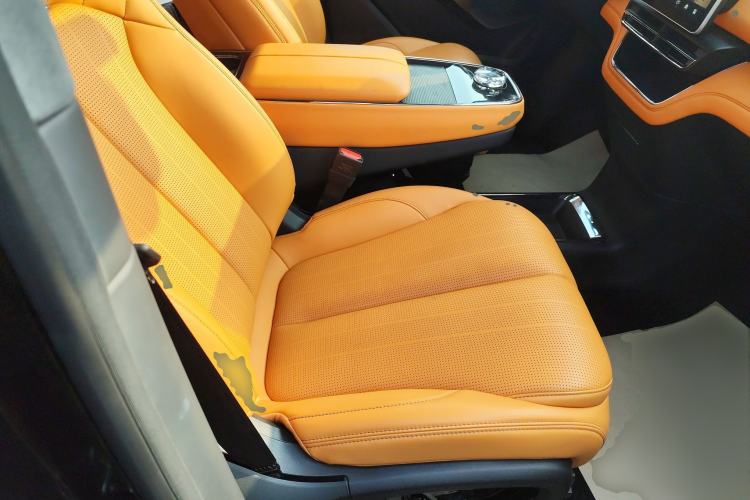 Used Geely Galaxy LEVC L380 2024 140-Degree 6-Seater All-Wheel-Drive Ultra Right Front Seat