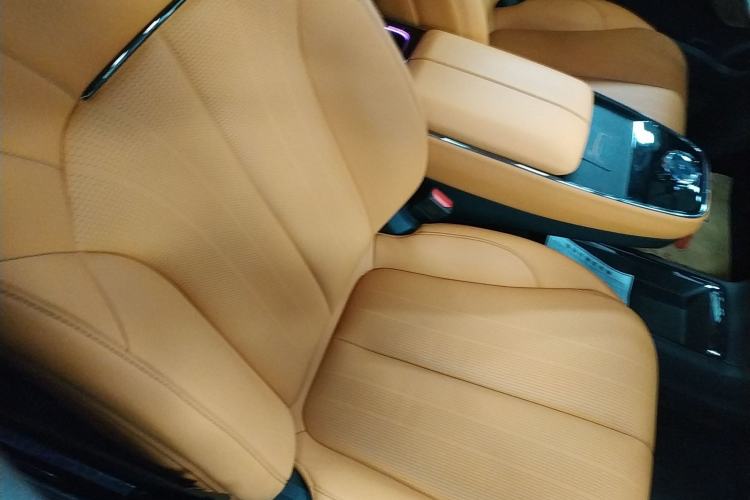 Used Geely Galaxy LEVC L380 2024 140-Degree 6-Seater All-Wheel-Drive Ultra Right Front Seat