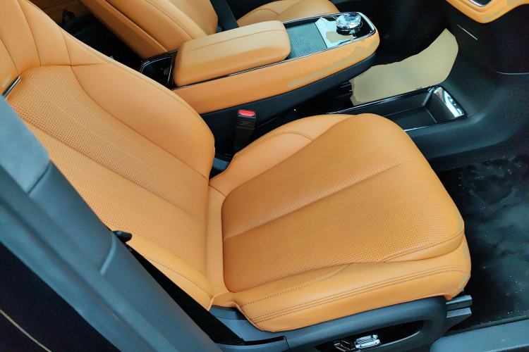 Used Geely Galaxy LEVC L380 2024 140-Degree 6-Seater All-Wheel-Drive Ultra Right Front Seat