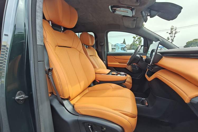 Used Geely Galaxy LEVC L380 2024 140-Degree 6-Seater All-Wheel-Drive Ultra Right Front Seat