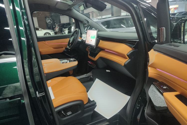 Used Geely Galaxy LEVC L380 2024 140-Degree 6-Seater All-Wheel-Drive Ultra Right Front Seat
