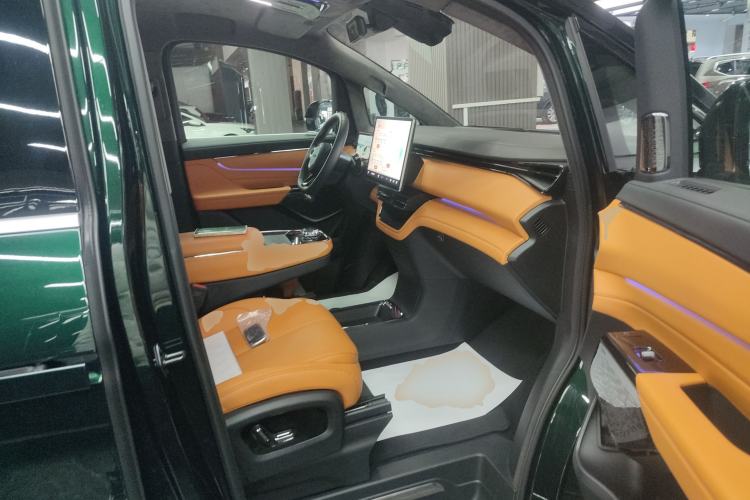 Used Geely Galaxy LEVC L380 2024 140-Degree 6-Seater All-Wheel-Drive Ultra Right Front Seat