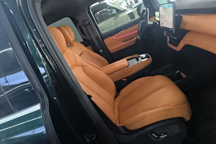 Used Geely Galaxy LEVC L380 2024 140-Degree 6-Seater All-Wheel-Drive Ultra Right Front Seat