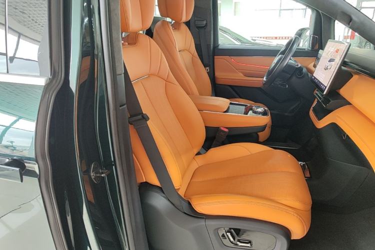 Used Geely Galaxy LEVC L380 2024 140-Degree 6-Seater All-Wheel-Drive Ultra Right Front Seat