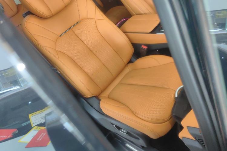 Used Geely Galaxy LEVC L380 2024 140-Degree 6-Seater All-Wheel-Drive Ultra Right Front Seat