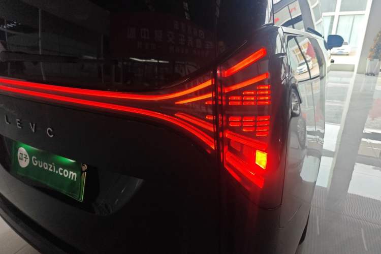 Used Geely Galaxy LEVC L380 2024 140-Degree 6-Seater All-Wheel-Drive Ultra Right Rear Taillight