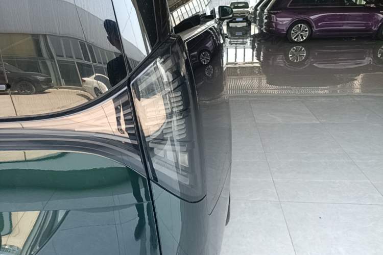 Used Geely Galaxy LEVC L380 2024 140-Degree 6-Seater All-Wheel-Drive Ultra Right Rear Taillight