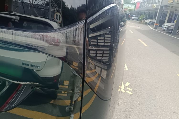 Used Geely Galaxy LEVC L380 2024 140-Degree 6-Seater All-Wheel-Drive Ultra Right Rear Taillight