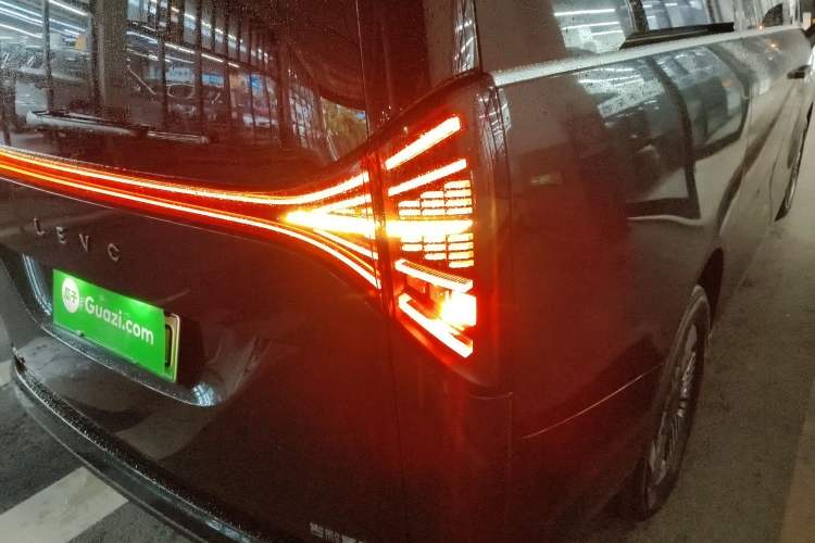 Used Geely Galaxy LEVC L380 2024 140-Degree 6-Seater All-Wheel-Drive Ultra Right Rear Taillight