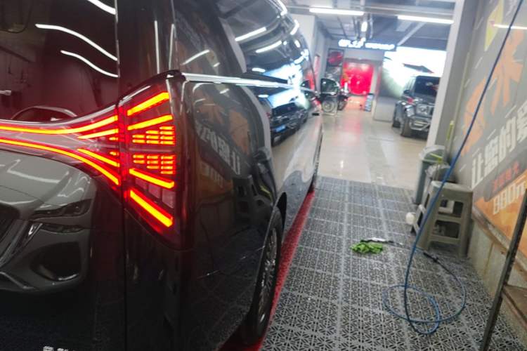 Used Geely Galaxy LEVC L380 2024 140-Degree 6-Seater All-Wheel-Drive Ultra Right Rear Taillight