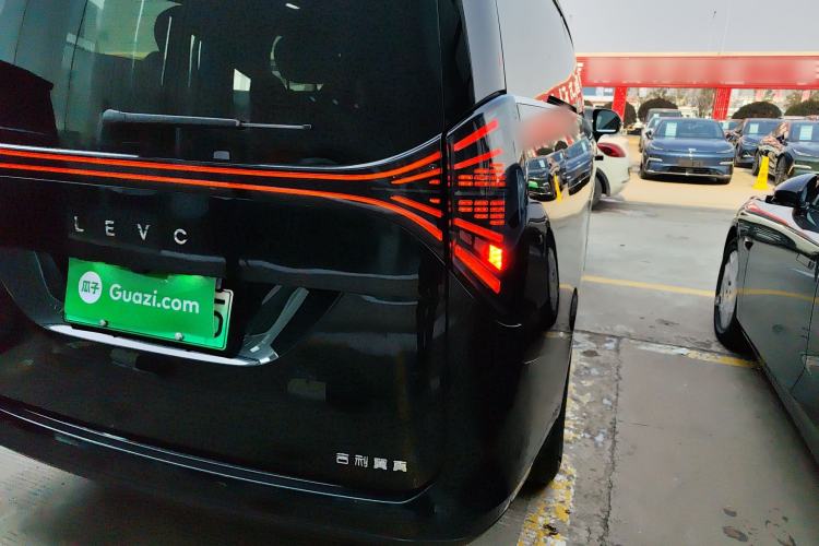 Used Geely Galaxy LEVC L380 2024 140-Degree 6-Seater All-Wheel-Drive Ultra Right Rear Taillight