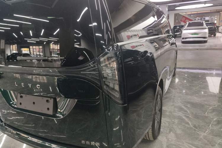 Used Geely Galaxy LEVC L380 2024 140-Degree 6-Seater All-Wheel-Drive Ultra Right Rear Taillight