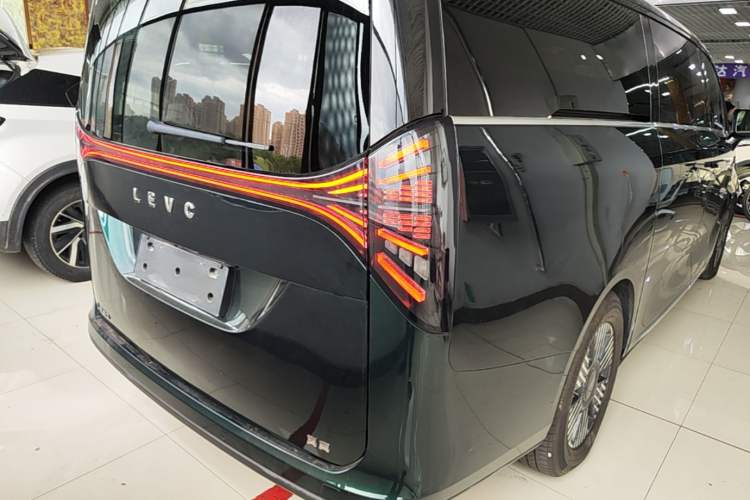 Used Geely Galaxy LEVC L380 2024 140-Degree 6-Seater All-Wheel-Drive Ultra Right Rear Taillight