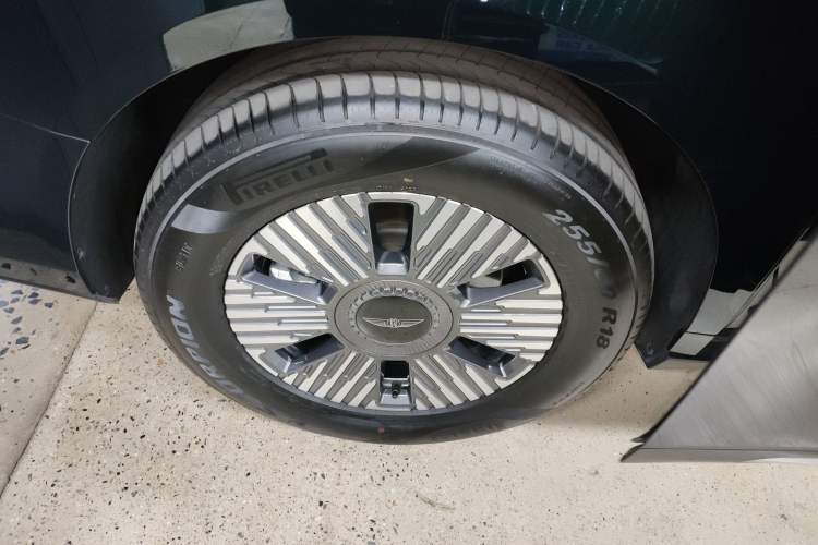 Used Geely Galaxy LEVC L380 2024 140-Degree 6-Seater All-Wheel-Drive Ultra Right Rear Wheel Hub