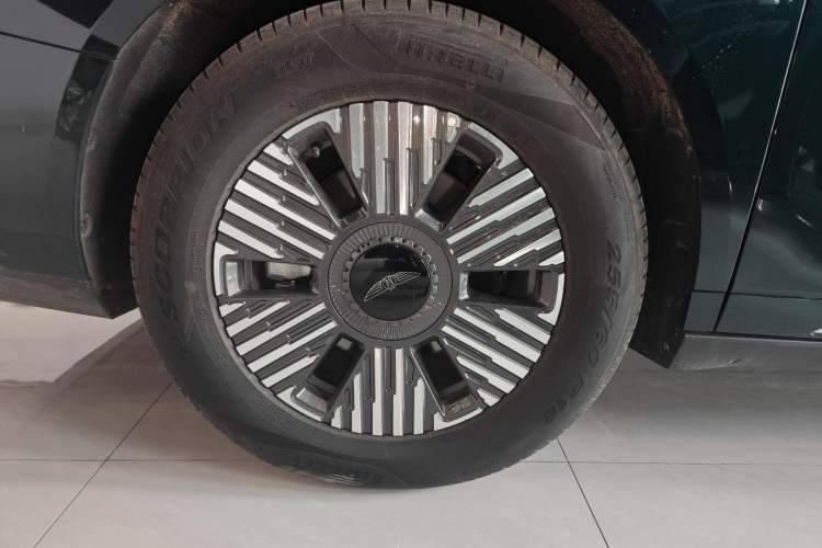 Used Geely Galaxy LEVC L380 2024 140-Degree 6-Seater All-Wheel-Drive Ultra Right Rear Wheel Hub