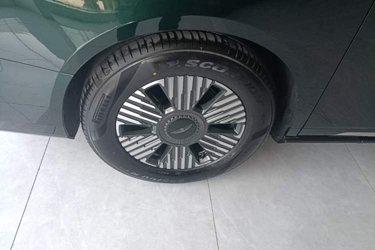 Used Geely Galaxy LEVC L380 2024 140-Degree 6-Seater All-Wheel-Drive Ultra Right Rear Wheel Hub