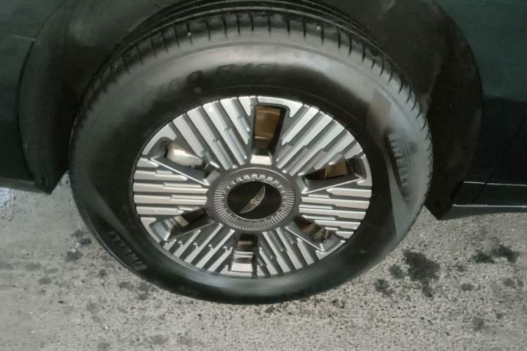 Used Geely Galaxy LEVC L380 2024 140-Degree 6-Seater All-Wheel-Drive Ultra Right Rear Wheel Hub